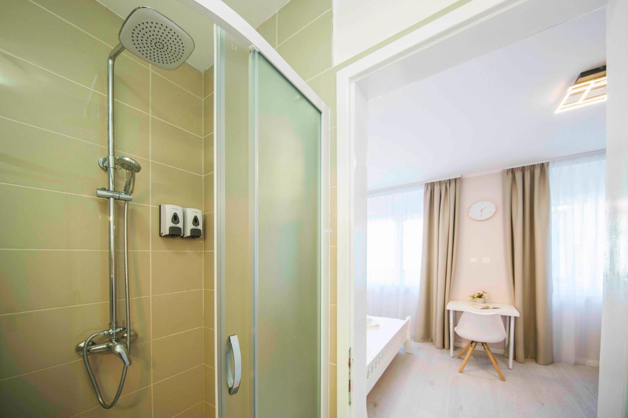 A-More Accommodation Сплит Екстериор снимка
