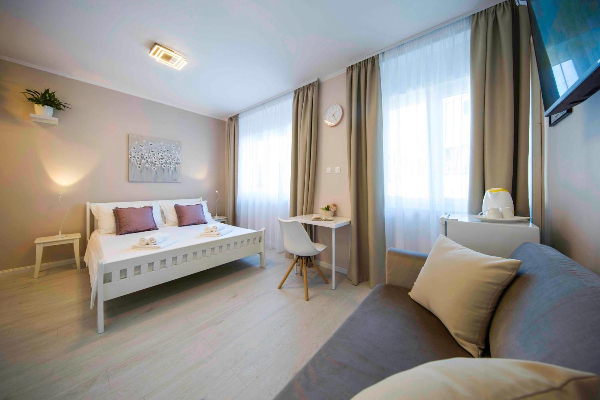 A-More Accommodation Сплит Екстериор снимка